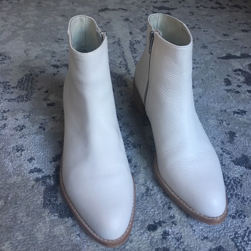 Sol Sana Jenni Boots in White